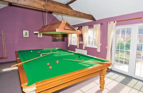 Boston House | Family-Friendly Moorhen Cottage - Relaxing 4-Star Retreat