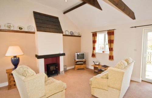 Boston House | Family-Friendly Moorhen Cottage - Relaxing 4-Star Retreat