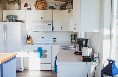 Lummi Island House | Discover Relaxation with Hot Tub & Beach Access