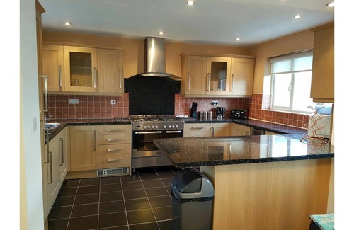 Leicester House | Relax at Moorland House with Open Space & Family Amenities