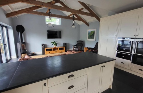 Ilfracombe House | Idyllic Moorlands to Sea: Dog-Friendly Retreat with Ocean Views