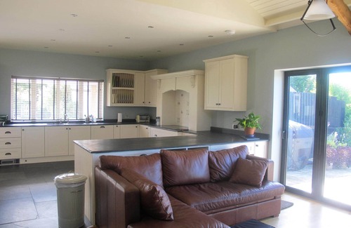 Ilfracombe House | Idyllic Moorlands to Sea: Dog-Friendly Retreat with Ocean Views