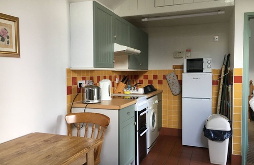 Cowbridge Cottage | Pet-Friendly Getaway at Moorshead Farm: Rated 9.8/10