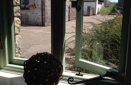 Cowbridge Cottage | Pet-Friendly Getaway at Moorshead Farm: Rated 9.8/10