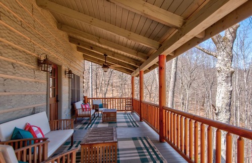 Boone Cabin | Moose Creek Lodge NEW LISTING! Updated cabin with hot tub, pool table, & mountain and river views!