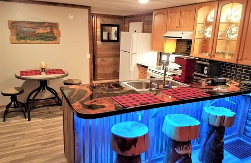 Dade City House | Explore Moose Haven Cabin: Trails & Spa for Families