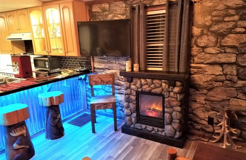 Dade City House | Explore Moose Haven Cabin: Trails & Spa for Families