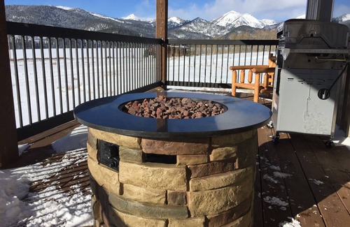 Island Park House | Moose Meadow Lodge: Scenic Views and Family-Friendly Amenities