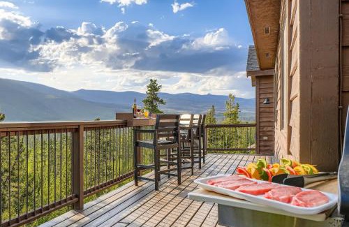Grand Lake House | Relax at Moose Ridge Cabin with Pool & Hot Tub Access