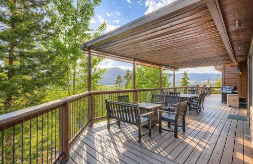 Grand Lake House | Relax at Moose Ridge Cabin with Pool & Hot Tub Access