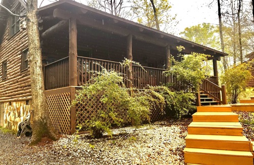 Rising Fawn Cabin | Relaxing Moose Tracks Lodge with Hot Tub on Johnson Lake