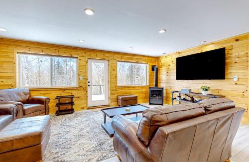 Rockwood Apartment | Pet-Friendly Moosehead Lake Home Base for Memorable Stays