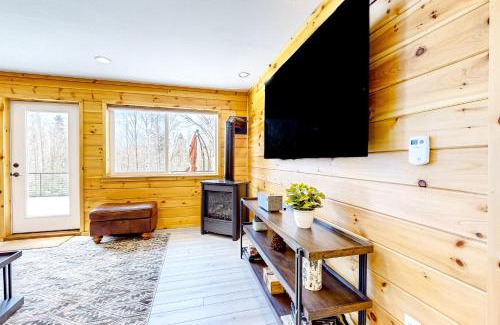 Rockwood Apartment | Pet-Friendly Moosehead Lake Home Base for Memorable Stays