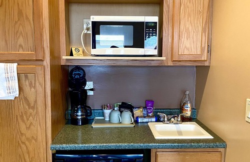 Rangely Cabin | Relax at Moosehead Lodge & Cabins with Spa and Hot Tub