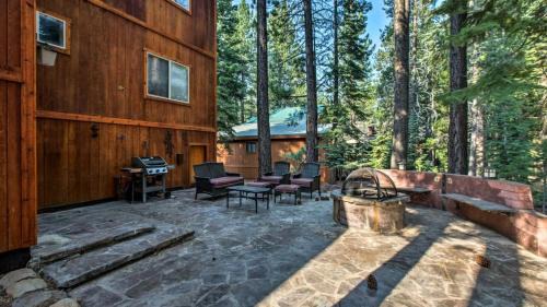 Truckee House | Cozy Moosetrack Cabin in Tahoe Donner with Hot Tub