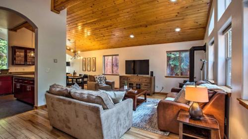 Truckee House | Cozy Moosetrack Cabin in Tahoe Donner with Hot Tub