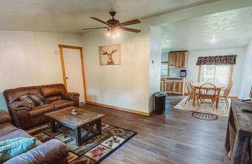 Shawano House | Guest Rated 10/10 at Mooseyard Lodge - Family Friendly Retreat