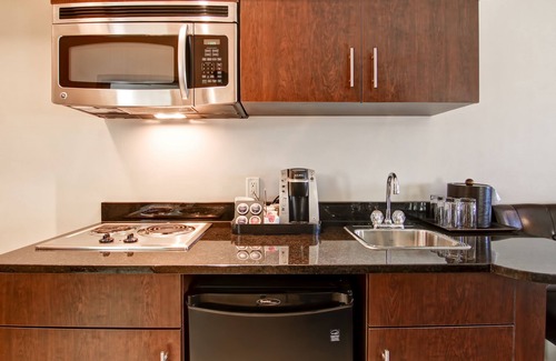 Moosomin Hotel | Explore Moosomin Canalta: Family-Friendly with Pool & Spa