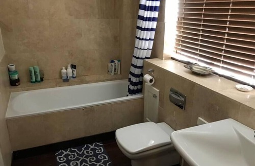 Downton Cottage | Mo River Haven: Guest Rated 9.6 with Pet-Friendly Amenities