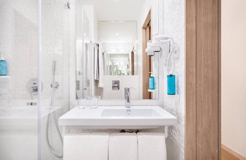 Olivais Hotel | Discover Moov Hotel Lisboa Oriente: Exceptional Guest Rated Stay
