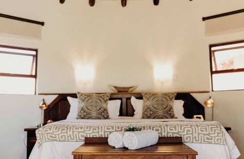 Weipe Cabin | Inviting Mopane Bush Lodge: 4-Star Stay with Pool & Dining