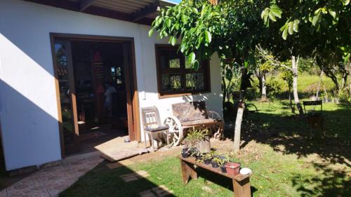 Pinheira Bed & Breakfast | Budget-Friendly Morada Fênix: Child-Friendly with Kitchen
