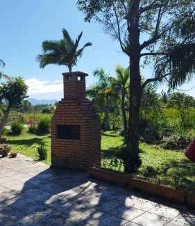 Pinheira Bed & Breakfast | Budget-Friendly Morada Fênix: Child-Friendly with Kitchen