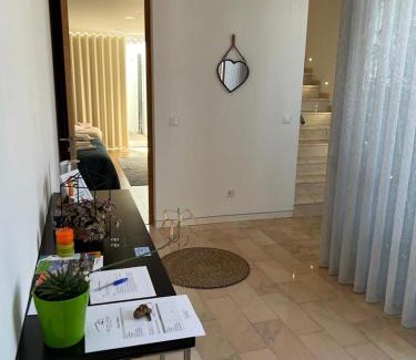 Bombarral Villa | Relaxing Retreat with Jacuzzi and Sky View for Families