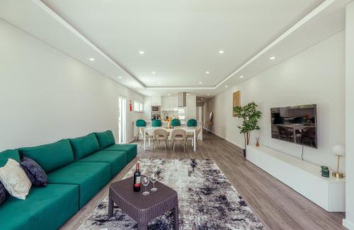 Seixal Apartment | Family-Friendly 4-Bedroom Villa with Pool for Memorable Stays