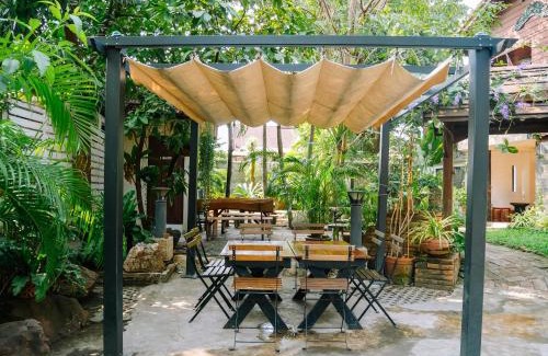 Samphao Lom House | Budget-Friendly Moradok Thai Guesthouse for Families