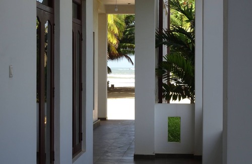 Hettimulla House | Newly Opened Moragalla Beach Home with Pool & Ocean Views