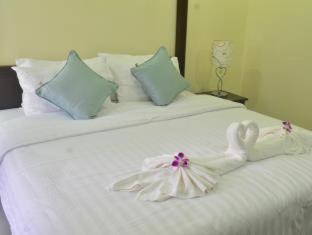 Ko Lanta Resort | Discover Morakot Lanta Resort: Oceanfront Pool Paradise