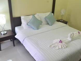 Ko Lanta Resort | Discover Morakot Lanta Resort: Oceanfront Pool Paradise