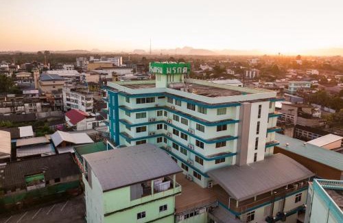 Chumphon Hotel | Oceanfront Retreat at Morakot Twin Chumphon Awaits You