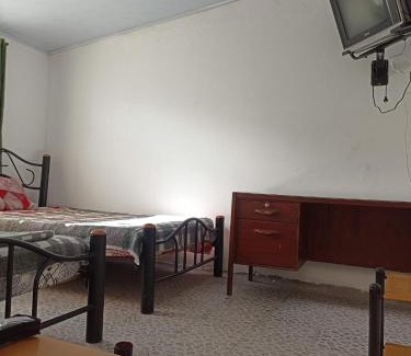Fontibon House | Family-Friendly Moraldur: Breakfast & Kitchen Amenities