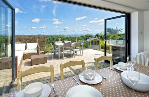 Bwlchtocyn Apartment | Family-Friendly Stay at Morannedd with Pet Welcome