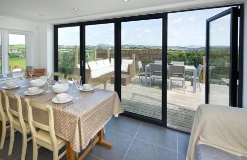 Bwlchtocyn Apartment | Family-Friendly Stay at Morannedd with Pet Welcome