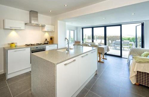Bwlchtocyn Apartment | Family-Friendly Stay at Morannedd with Pet Welcome