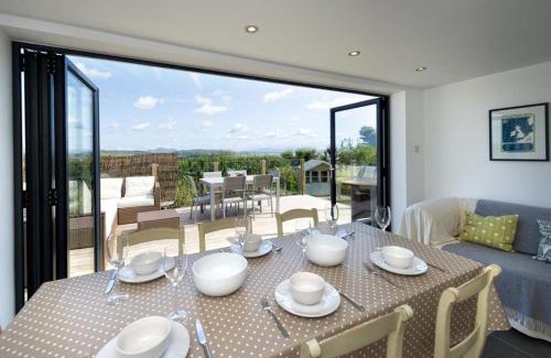 Bwlchtocyn Apartment | Family-Friendly Stay at Morannedd with Pet Welcome