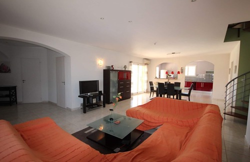 Portiragnes House | Modern Villa with Private Pool for 8 near the Beach