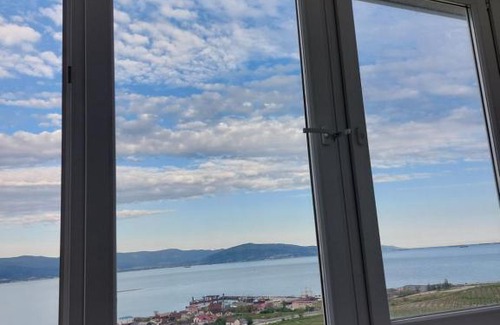 Novorossijsk Apartment | Idyllic Oceanfront Escape at More na ladoni - 10/10 Rated