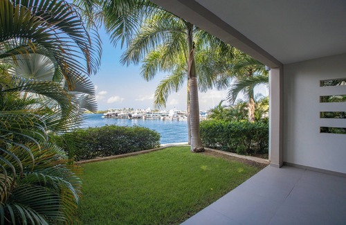 Cole Bay Apartment | Modern Morea SXM Apartment Steps from the Quay with Gym