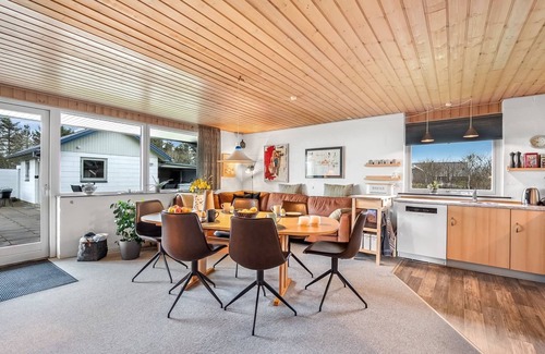 Vemb House | Relax at "Moreen": Oceanfront Retreat near the Inlet