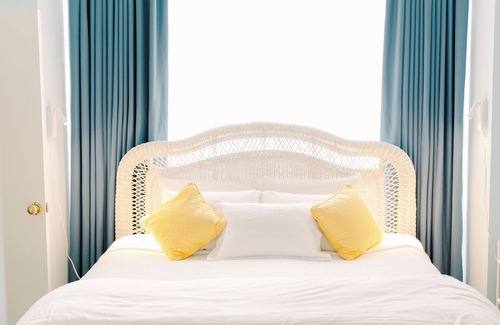 Dilworth Bed & Breakfast | Experience Comfort at Morehead Inn with Breakfast & Family Perks