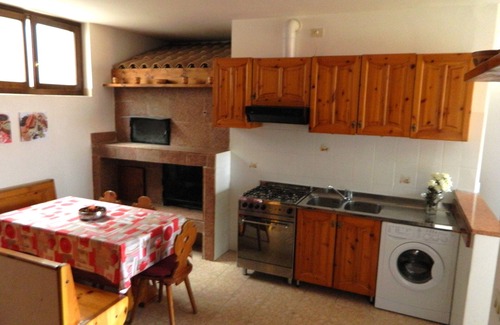 Malcesine Apartment | Morena Apartment: Relax by the Lake with Scenic Garden Views