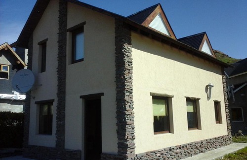 El Chalten House | Morena: Family-Friendly Retreat with Pet Amenities