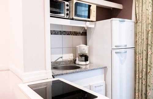 Buenos Aires Central Business District Apartment | Modern Moreno 820 Design Apartments with Spa & Breakfast