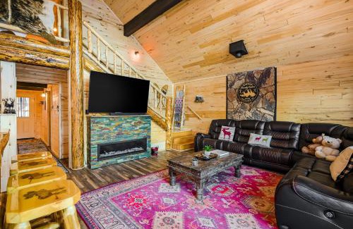 Ponderosa Pines House | Family-Friendly Morgan with Hot Tub & Pet Amenities