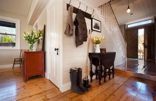 Eganstown House | Family-Friendly Morgantis Hotel: 4-Star Comfort Awaits