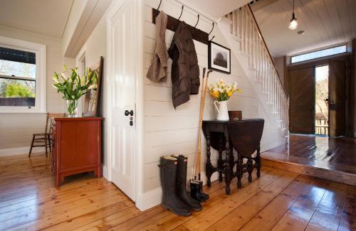 Eganstown House | Family-Friendly Morgantis Hotel: 4-Star Comfort Awaits